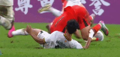 U22国足为何遭炮轰？态度能力一无是处，主帅太无语，草皮全是坑